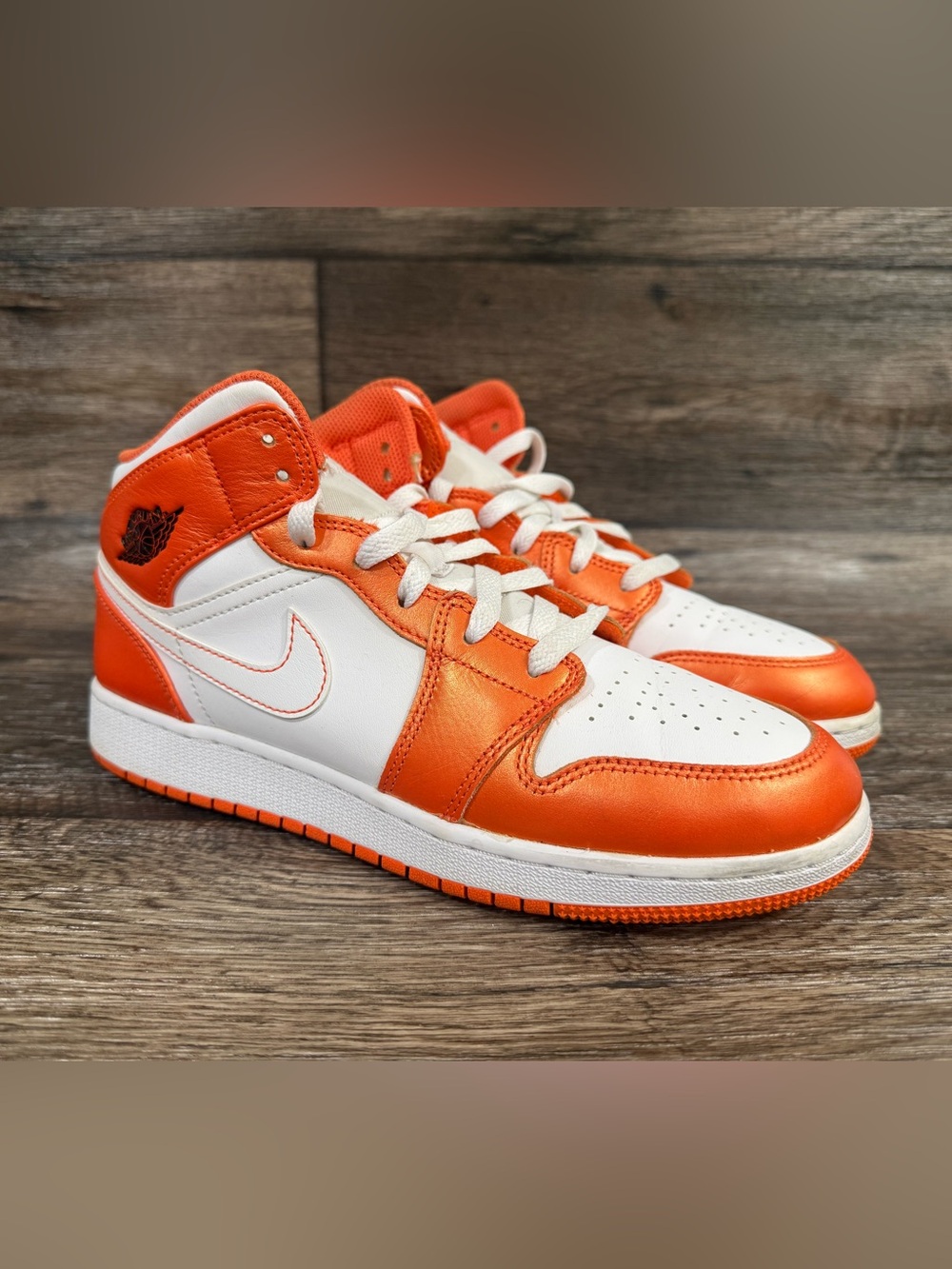 NIKE Air Jordan 1 Mid, "Electro Orange" GS, Youth/Kids Size 7Y